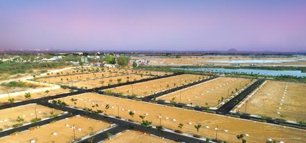 Farmhouse vs Plot: Which Is Better for Future Investment? 🏡📈